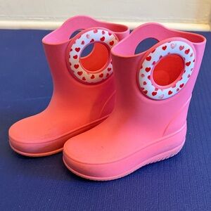 Kids Okabashi Rain Boots with Heart Handle in Pink - size 8